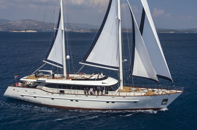 Sailing yacht NAVILUX -  Main